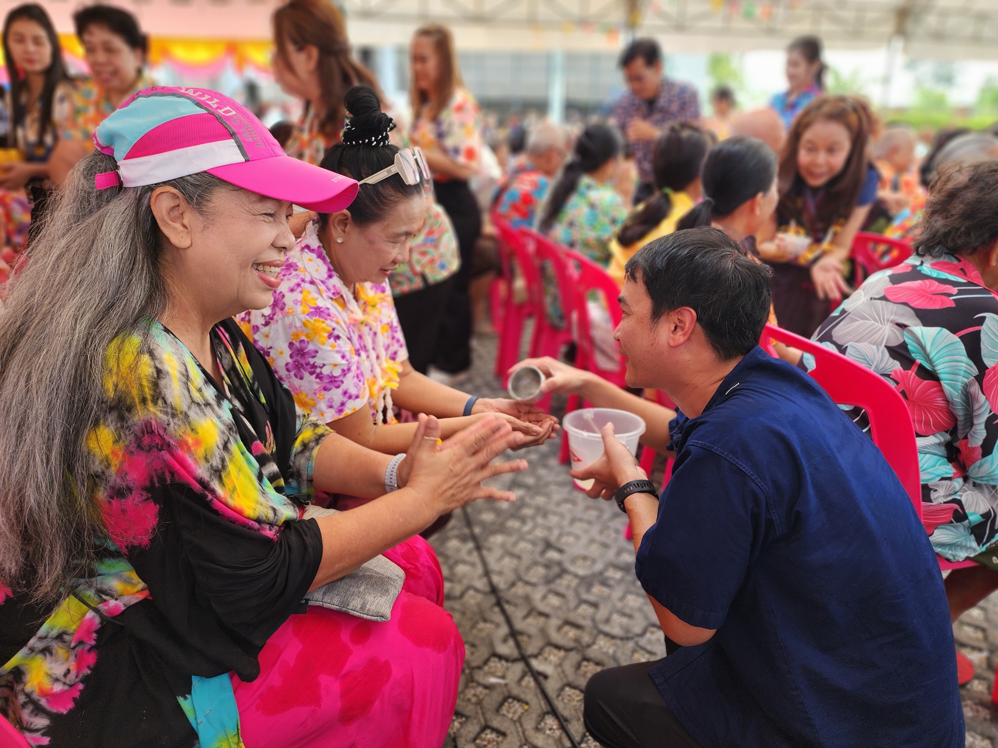 >
                                    </a>
                                    <hr class=